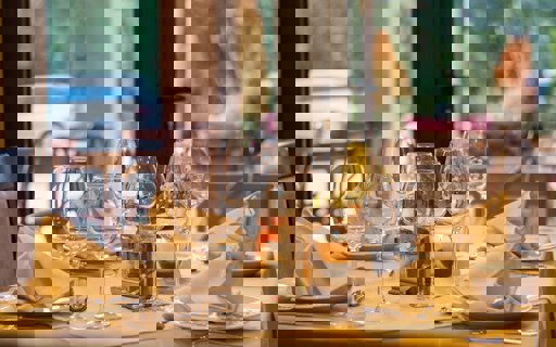 gemeinsamer-mittagstisch-kKuoV9